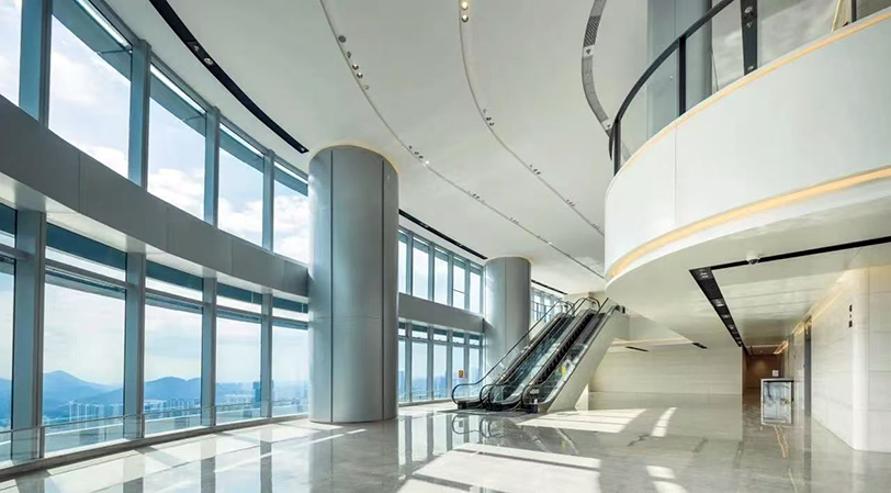 43F双层空中大堂挑高9.5m:人群快速分流:高效乘梯体验