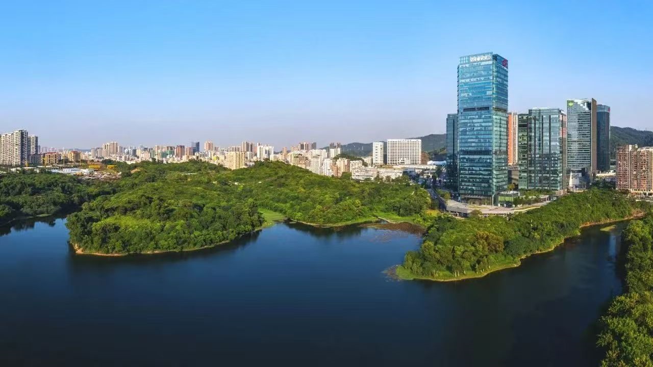 超级生态 三湖一山超级生态资源:一线拥揽14k㎡银湖山郊野公园、雅宝水库、民治水库、南坑水库 以369米超高视野360°俯瞰罗湖:福田:南山:前海及香港等大湾区城市景观