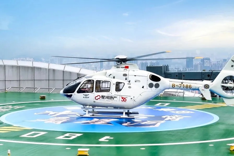 369米双子塔西塔直升机坪 实现空中观光:龙岗、福田等四区地标尽收眼底,解锁“不堵车”的深圳天际线新视角 图片实拍